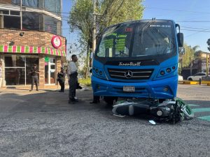 unidad-de-transporte-piblcio-atropello-a-motociclista-en-toluca-681168