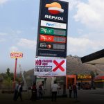 Profeco exhibe gasolineras caras: colocan lonas en Toluca y otros puntos del país