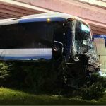 Autobús se estrella en Paseo Tollocan y deja una víctima mortal