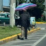 Conductores alertan por agresiones de limpiaparabrisas en avenida Las Torres de Toluca