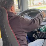 Reportera denuncia intimidaciones tras exhibir a chofer fumando en autobús de Toluca