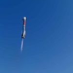 China consigue un hito espacial: recupera en tierra la primera etapa de un cohete orbital