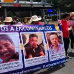Familiares de mexiquenses desaparecidos en Sinaloa protestan en la México-Toluca y llevan caso a San Lázaro