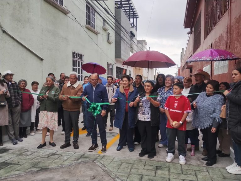 Manuel Vilchis entrega pavimentación de la calle 5 de mayo en Barrio de San Miguel