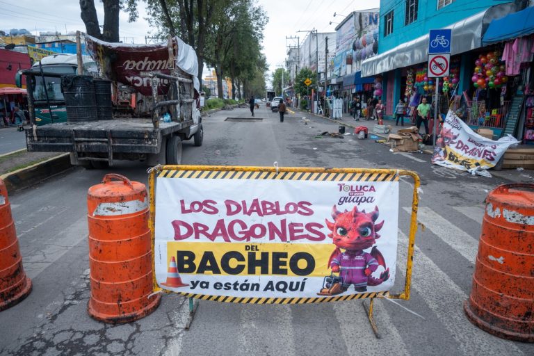 ¡AVISO IMPORTANTE! Cuadrillas de bacheo trabajan en diversos puntos de Toluca, use vías alternas