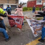 Segundo día de bloqueo en la México-Toluca; madres buscadoras rechazan mesa sin el fiscal