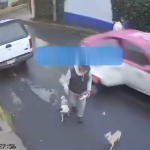 Mujer escapa de asalto lanzándose de un automóvil en movimiento en CDMX