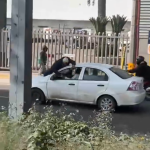 Captan a sujeto colgado del parabrisas de un auto en la México-Querétaro. Video